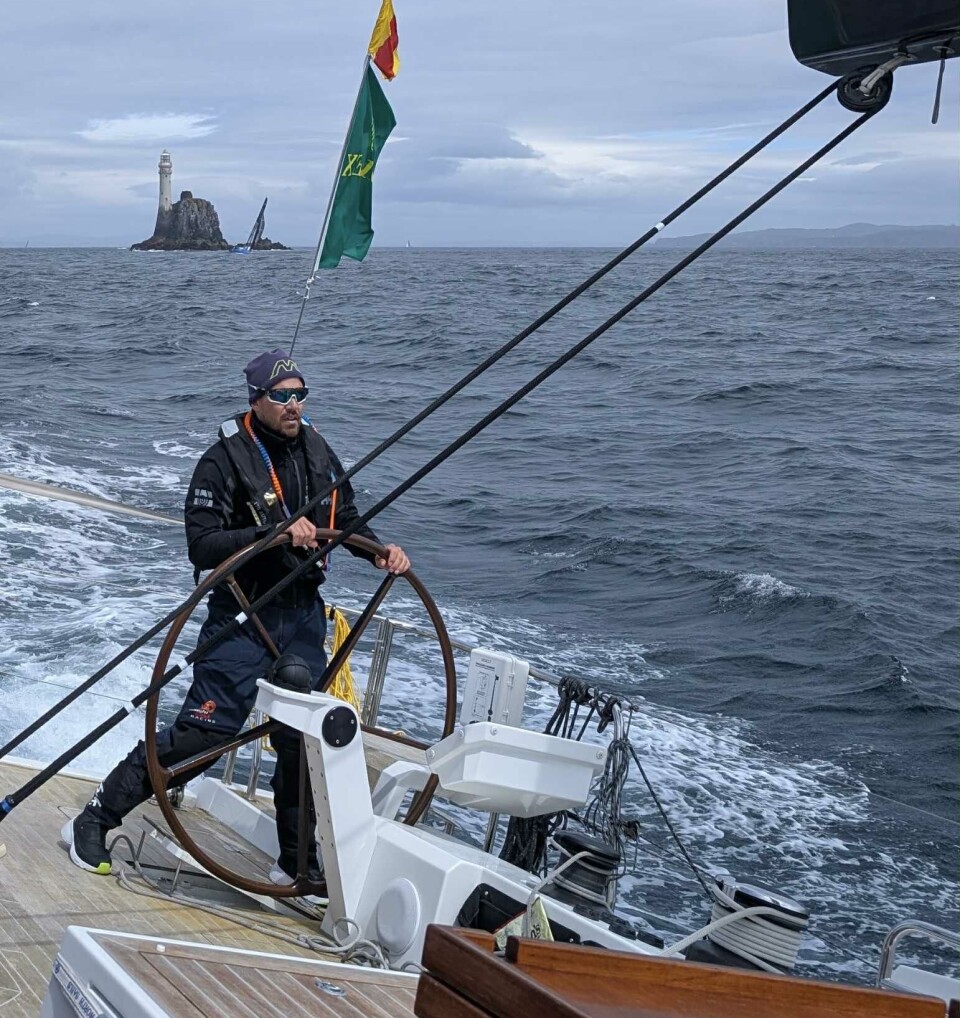 RORMANN: Øystein Misje til rors rundt Fastnet Rock.