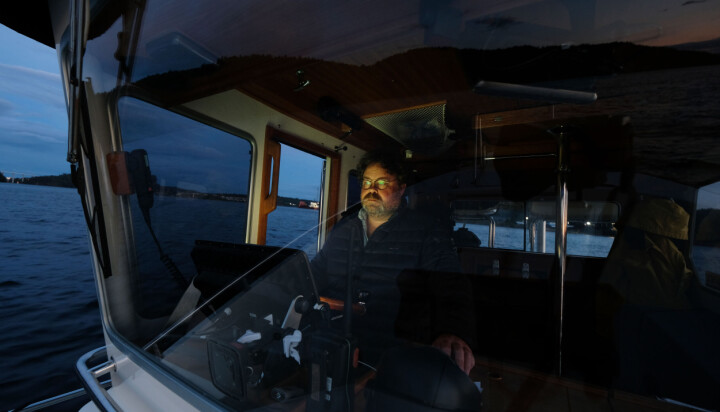 Demp belysningen i høstmørket