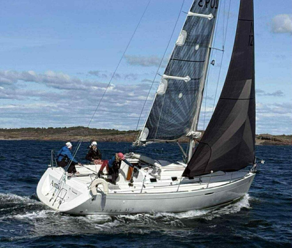 15 M/S: Seilasen startet friskt, men godt, og med mer vind enn meldt og litt regn, stod alle påmeldte ut været.