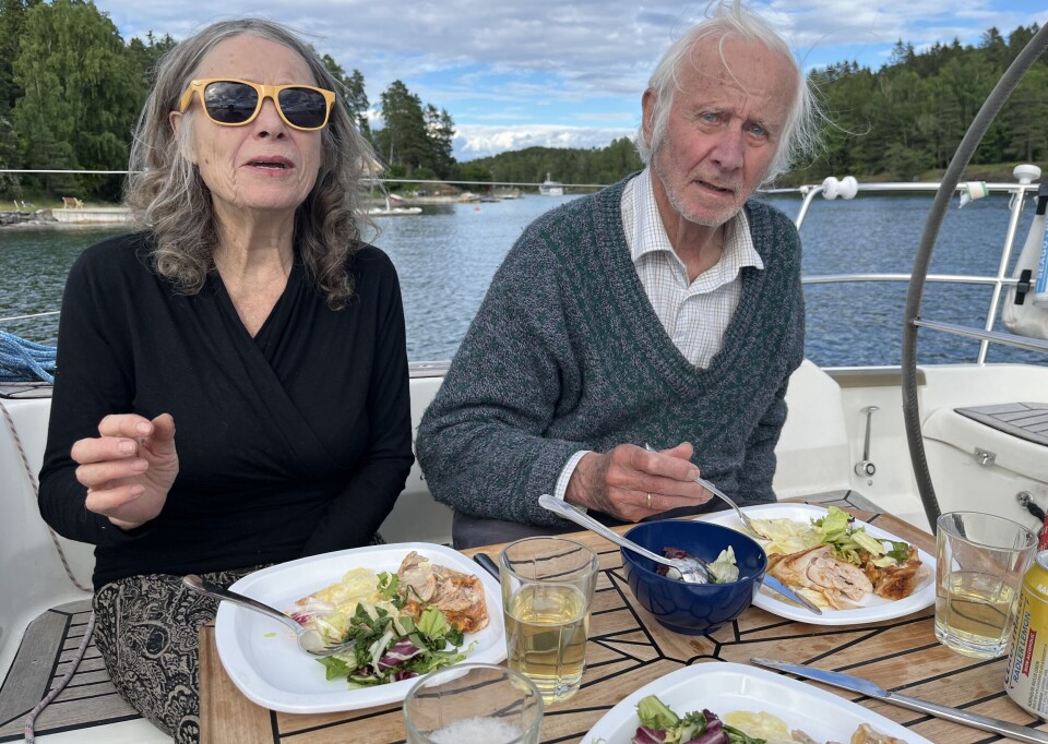 HYGGE: Min mor og far satt pris på turer på sjøen. Her i Middagsbukta.