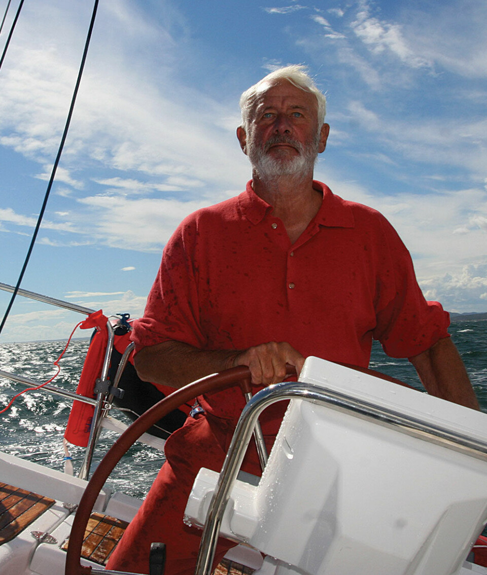 SKIPPER: Henrich fikk glede av sine sønners seilbåter, her til rors i Ole Henriks Oceanis 31.