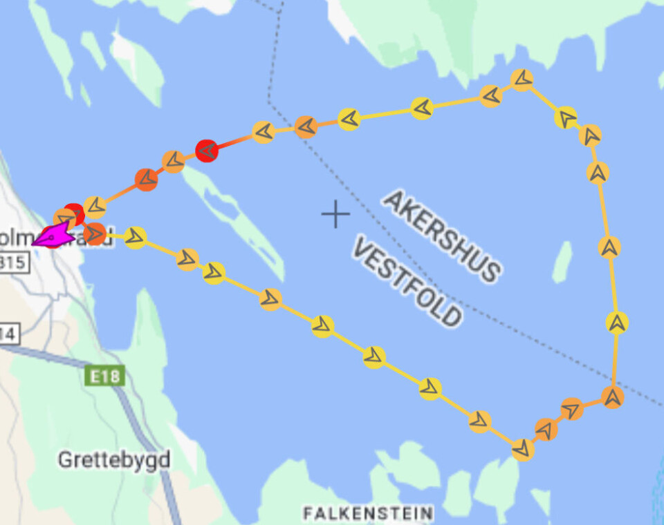 TRACKING: AIS viser at «Hyrrokkin» seilte fem knop i store deler av banen, men stoppet opp litt nord for Langøya.