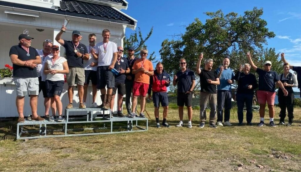PREMIEUTDELING: Ole Rasmus Undrum med mannskap tok en klar seier, foran Alexander Andersen og Thor Erik Karlsen.