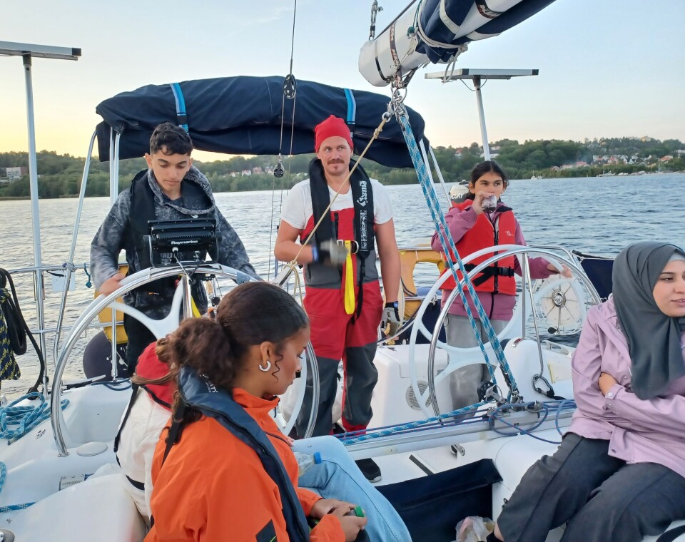 STYRE BÅTEN: Mange synes det var ekstra gøy å stå bak rattet.