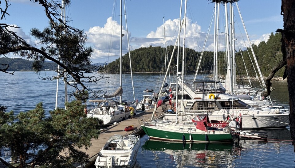 DRAGSUND: Brygga i Dragsund på Håøya har god kapasitet. Nå er det også fullt på utsiden.