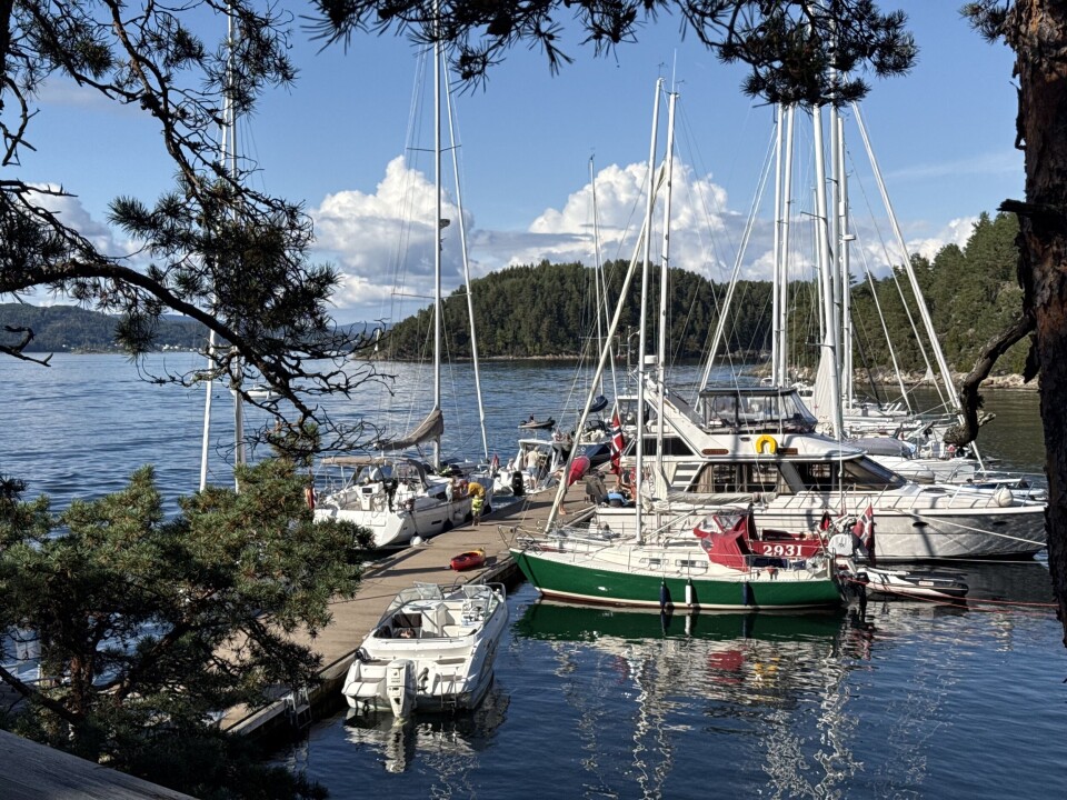 DRAGSUND: Brygga i Dragsund på Håøya har god kapasitet. Nå er det også fullt på utsiden.
