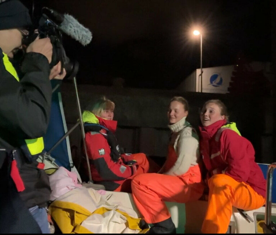 TV: Redningsskøyte hadde med seg et filmcrew som dokumenterte ulykken.