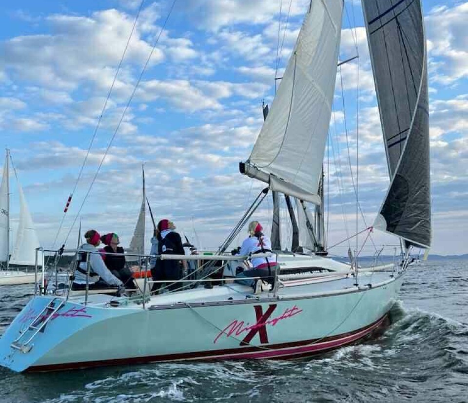 HALVTONNER: Ca. 20 halvtonnere er påmeldte til regattaen. Her Team Midnight X,