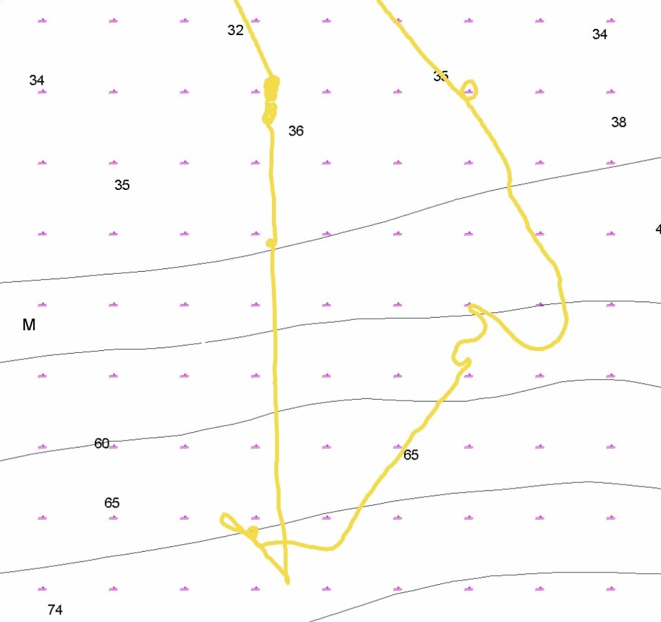 MISTET STYRING: Skjermdumper fra Navionics viser rundene de kjørte etter at roret var kilt fast hardt til siden og de ikke hadde mulighet til å styre selv. MISTET STYRING: Skjermdumper fra Navionics viser rundene de kjørte etter at roret var kilt fast hardt til siden og de ikke hadde mulighet til å styre selv.