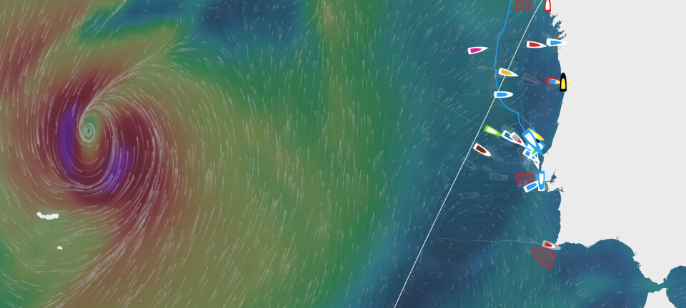 Mini-seilere sendt til land
