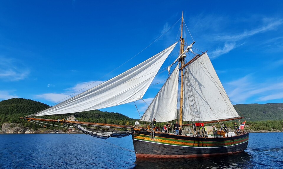 ANKOMMER I ETTERMIDDAG: Dette er synet som møter Kronprins Haakon og mange nordmenn fra utvandererslektene da utvandrerskuta Restauration av Stavanger ankommer New York i ettermiddag, etter 98 døgns seilas.