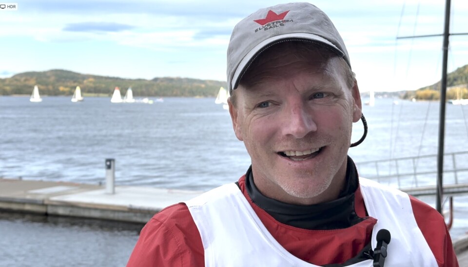 ELVSTRØM: Karl Otto Book klatrer opp i stigen i det internasjonale seilloftet. .