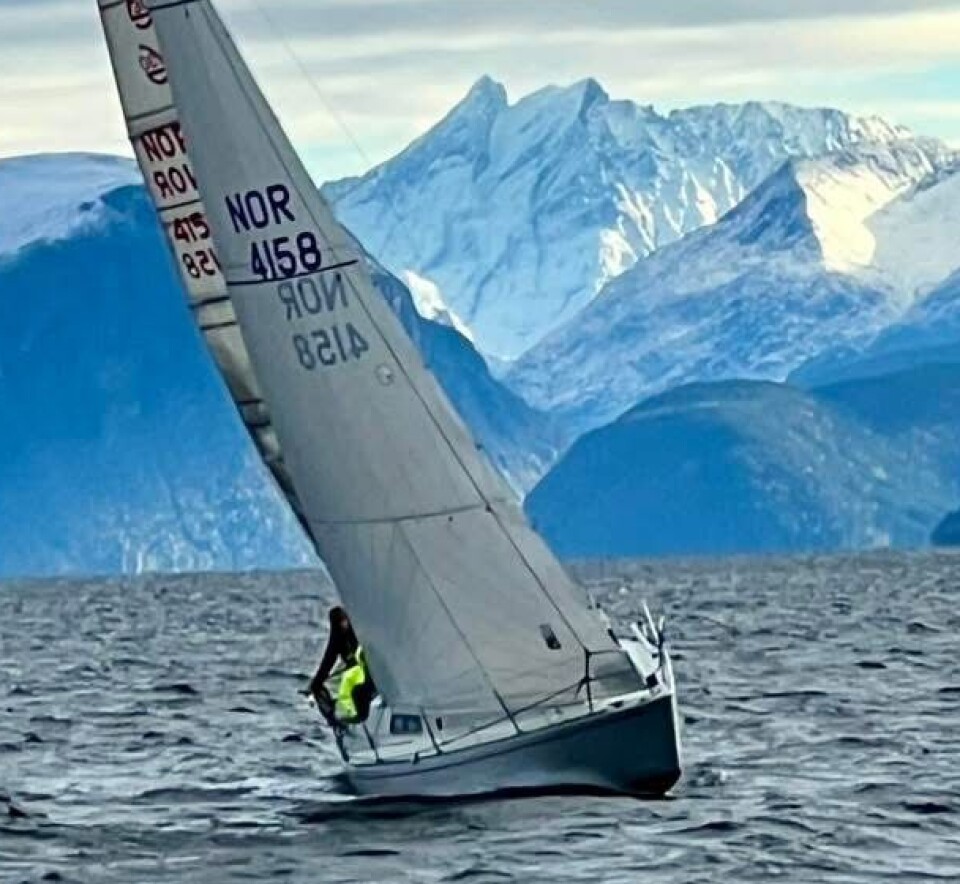 TREDJEPLASSEN: Lurie med skipper Ole Arnfinn Ellingsgård krysser mot runding. TREDJEPLASSEN: Lurie med skipper Ole Arnfinn Ellingsgård krysser mot runding.