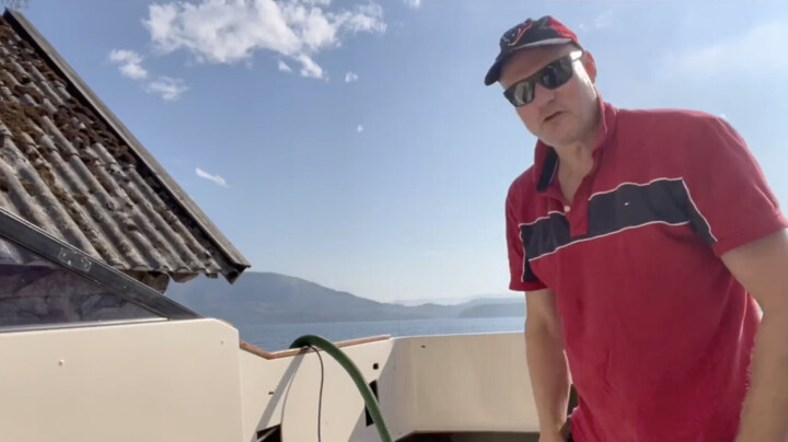 –Godt å få hjelp av sønnen til de verste drittjobbene