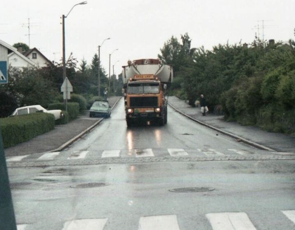 TRANSPORTERT: 43-foteren er ferdig og på vei til havna i Horten.