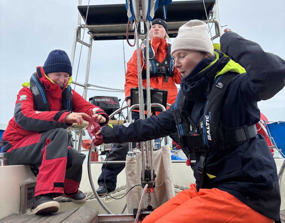 SEILER VIDERE: Etter grunnstøting utenfor Tyskland er gjengen endelig ute på havet igjen. SEILER VIDERE: Etter grunnstøting utenfor Tyskland er gjengen endelig ute på havet igjen.
