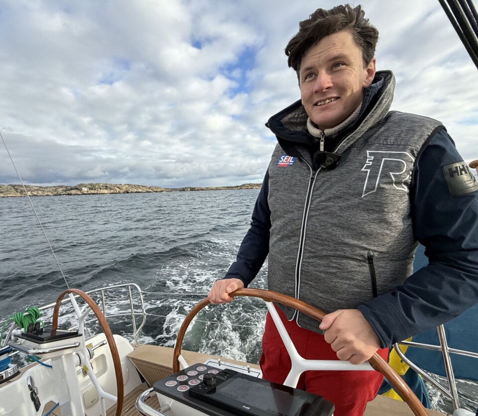 FORNØYD: Sist Bror var med å teste Hallberg-Rassy var det 69 fot. Nå er det bare 37 fot, men båten gir den samme gode komfortfølelsen.