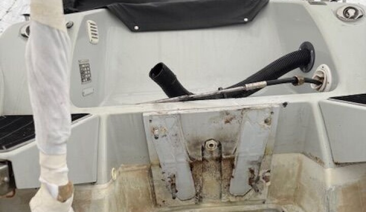 –Jeg la over presenningen, dagen etter var motoren stjålet