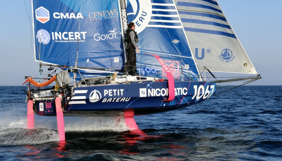 FLYR: Foiler fungerer også på mindre båter. Nå er det satt ny 24-timers rekord under Mini Transat.