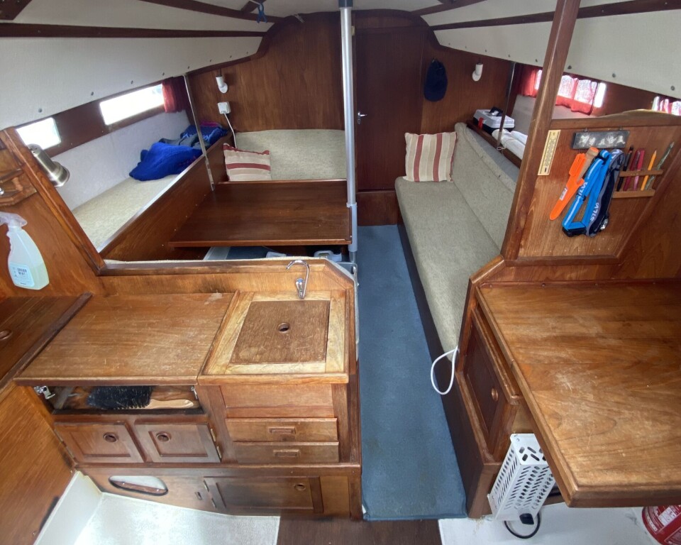 PRAKTISK: Jan Herman Linge hadde sørget for en rekke løsninger for optimal plassutnyttelse innvendig i båten. PRAKTISK: Jan Herman Linge hadde sørget for en rekke løsninger for optimal plassutnyttelse innvendig i båten.