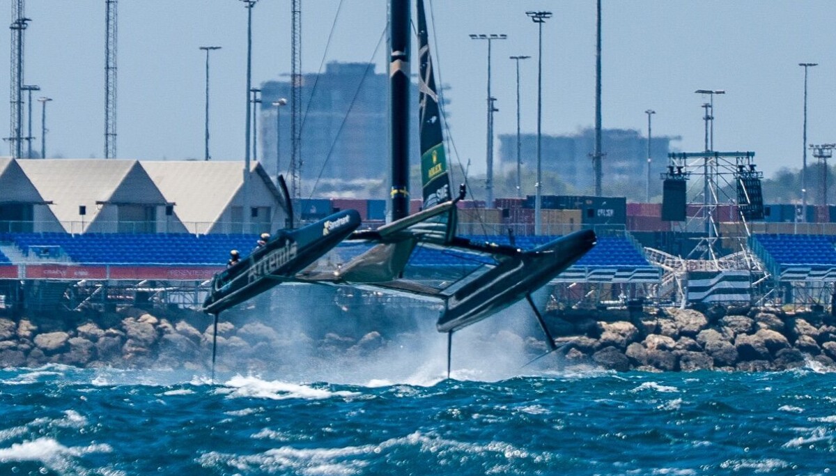 Svenske SailGP-laget tar en luftetur