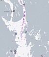 Kartvisning med markører og spor langs en smal vannvei mellom øyer.